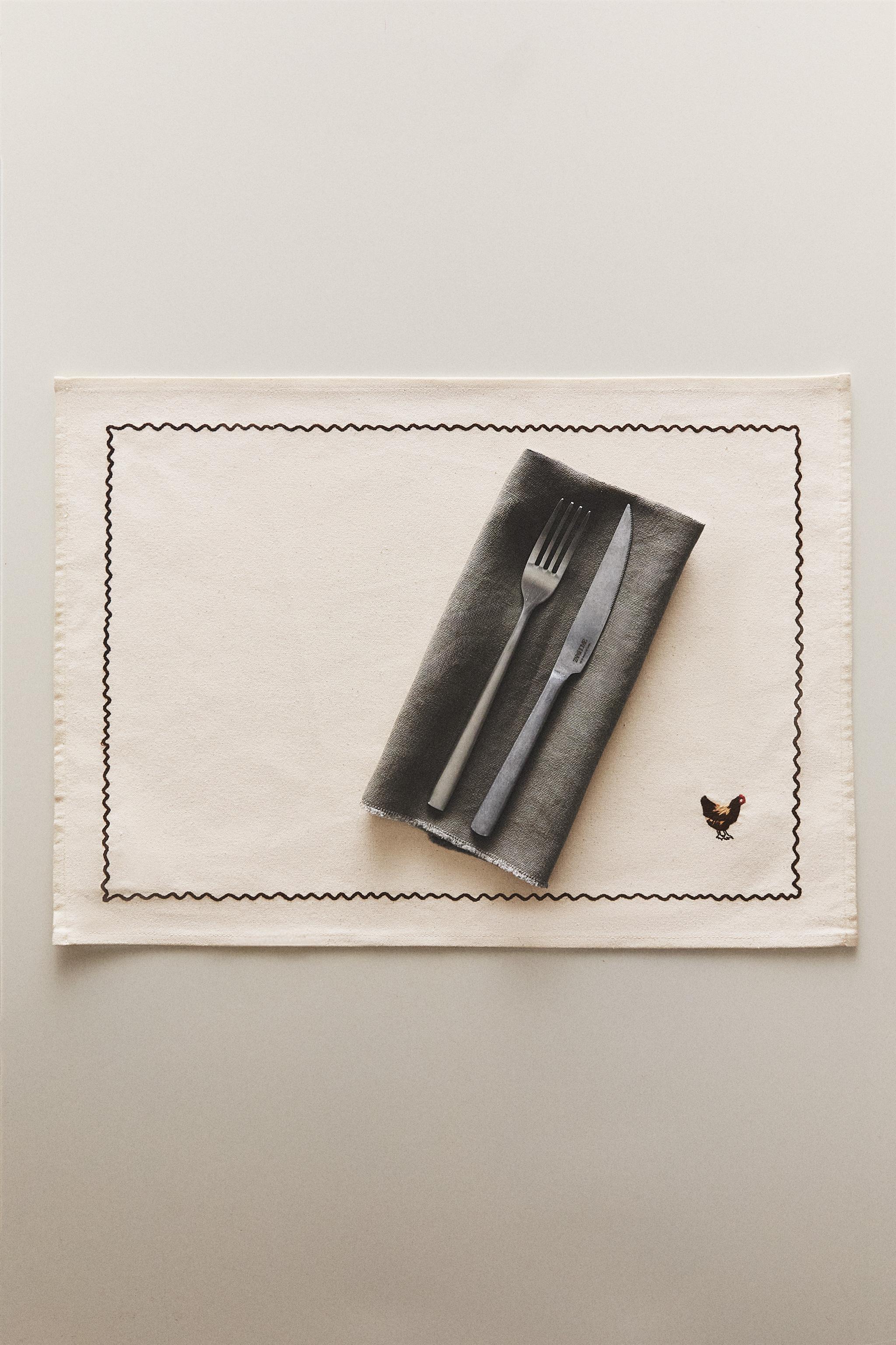 EMBROIDERED HEN COTTON PLACEMAT